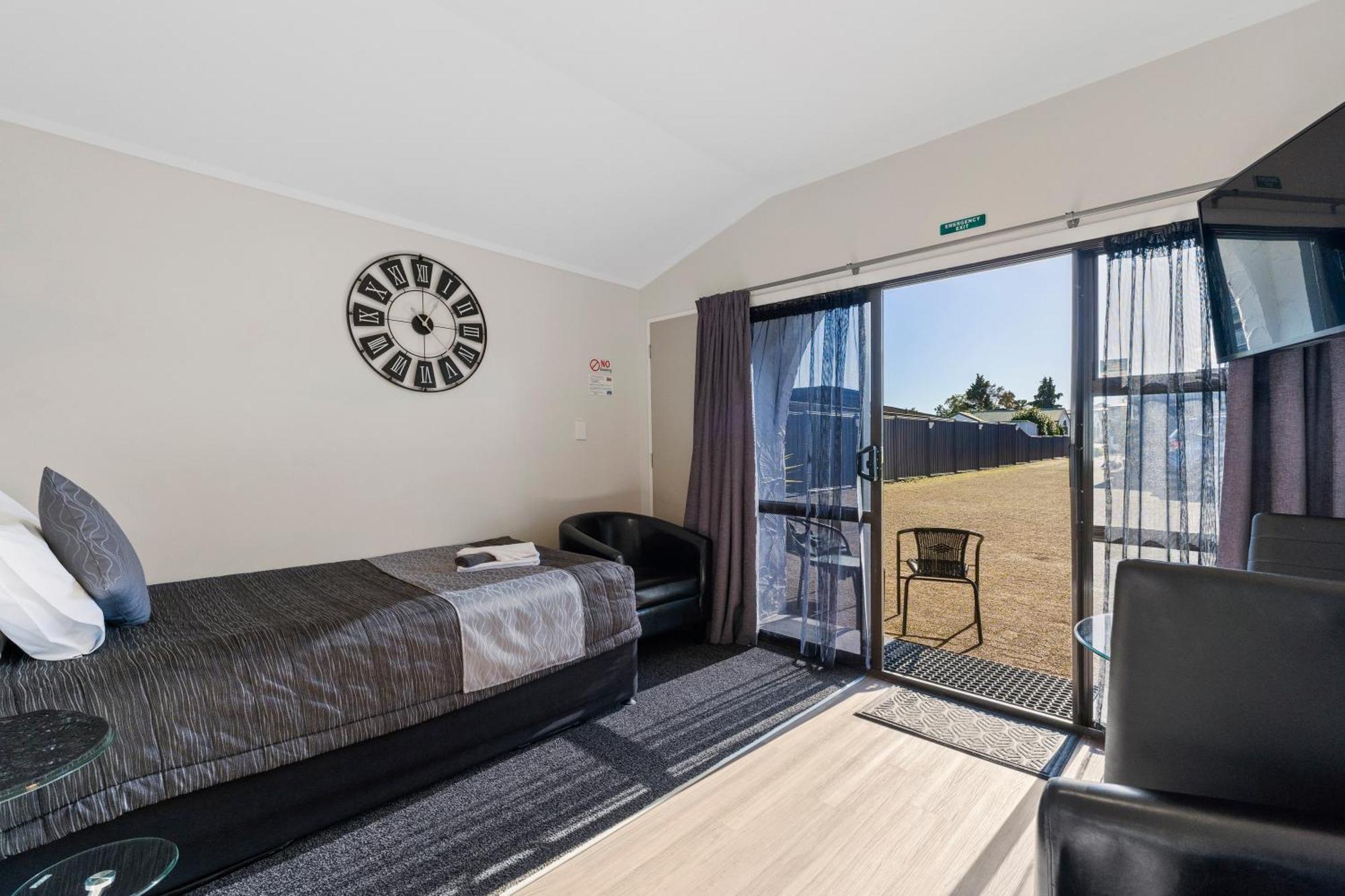 Central Inn Taupo Exterior photo